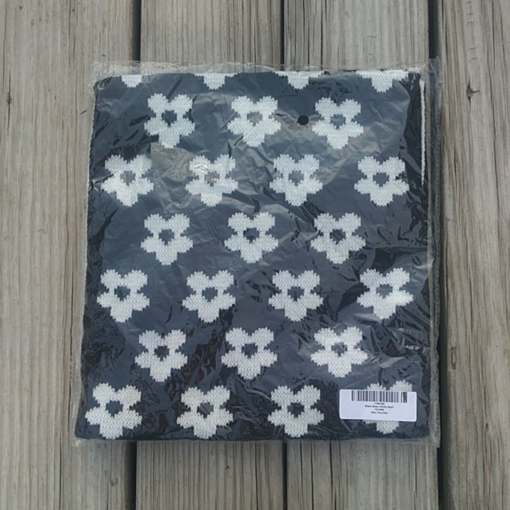 Infinity Daisy Scarf